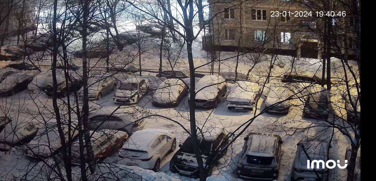 Поступают обращения от жителей района Гольяново с просьбами помочь решить проблему паркинга