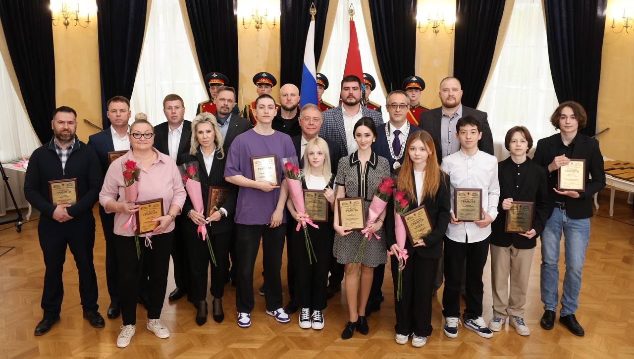 В Мосгордуме сегодня наградили почетными грамотами 16 человек, которые помогали спасать людей во время теракта в «Крокусе»
